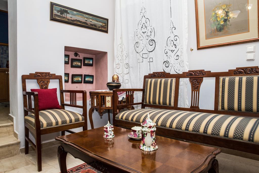 Dryades Villa Arménoi Rum bild